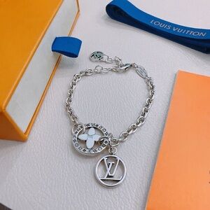 Women's/Men's Louis Vuitton Monogram Flower & LV Circle Charm Bracelet in Silver